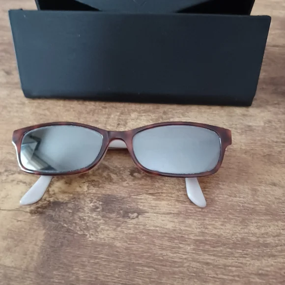 Guess RX frames - Picture 1 of 7